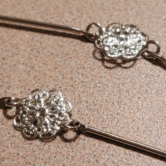 Fashion Silver Color Floral Disc and Long Bar Chain Necklace 19" - Picture 8 of 8